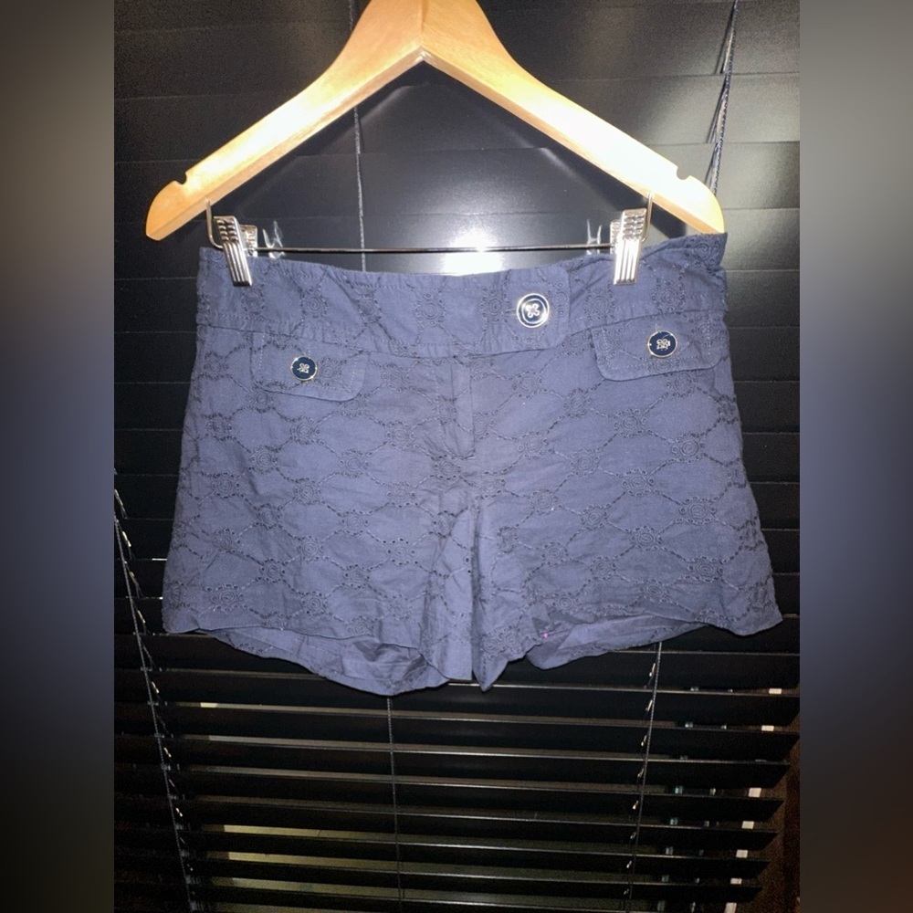 EUC “LOFT”NAVY COLOR SHORT WITH GOLD SND BLUE BUTTONS SZ 6